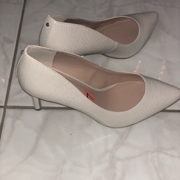 BCBG pumps - Picture 4 of 4